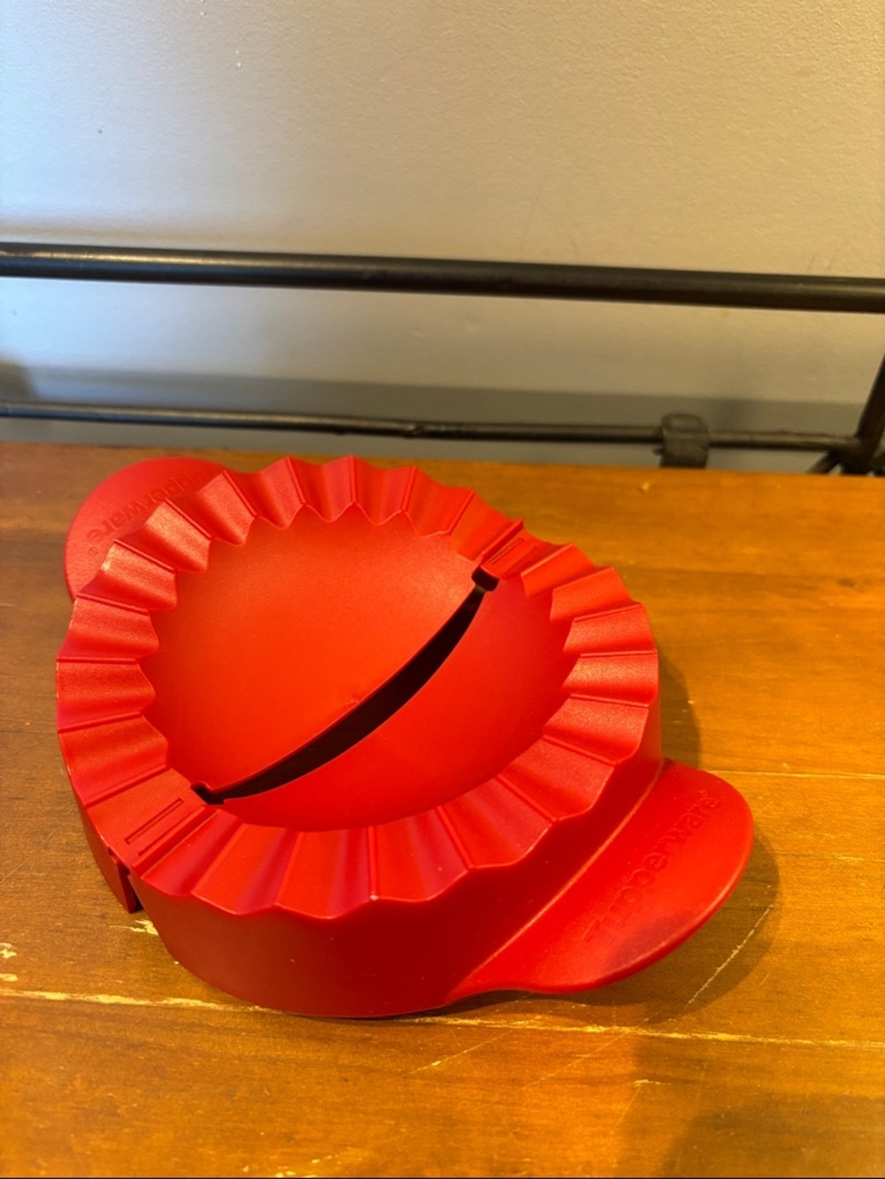 ⭐️ 5 for 20$! ⭐️ New Tupperware Pie or Empanada Press in Red